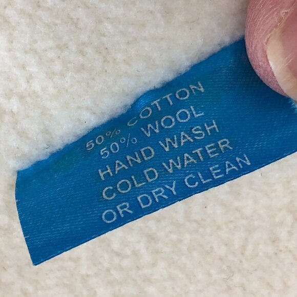 Norsk Kids Wool Blend Lion Beanie - Hand Made in Ecuador - Picture 3 of 8